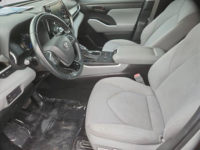 Used 2021 Toyota Highlander LE AWD/4WD image 22
