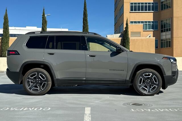 New 2026 Jeep Cherokee Laredo image 3