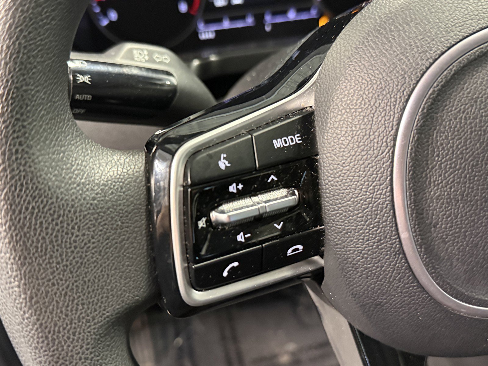 Used 2022 Kia Sorento LX FWD image 19