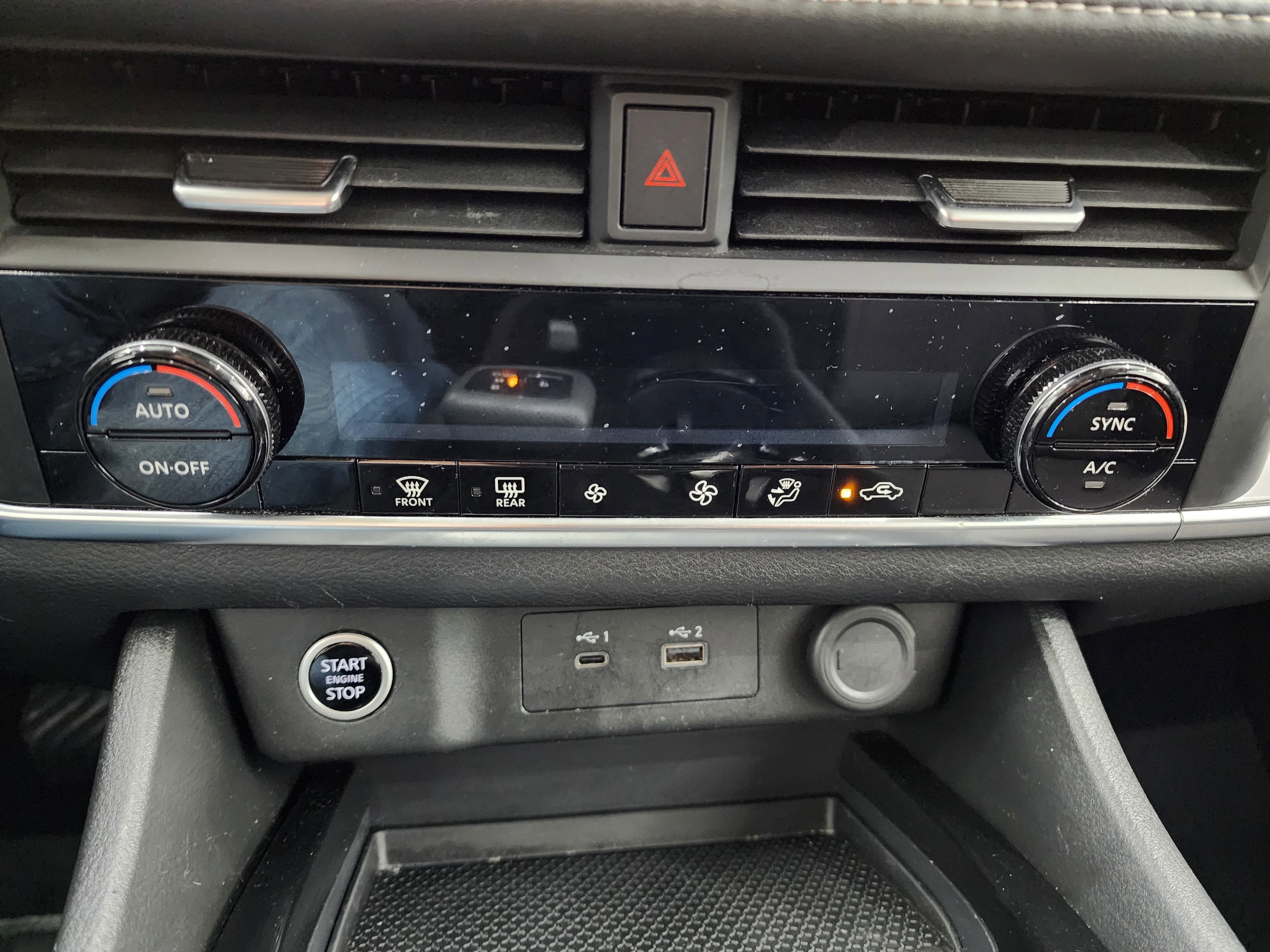 Used 2023 Nissan Rogue SV image 15