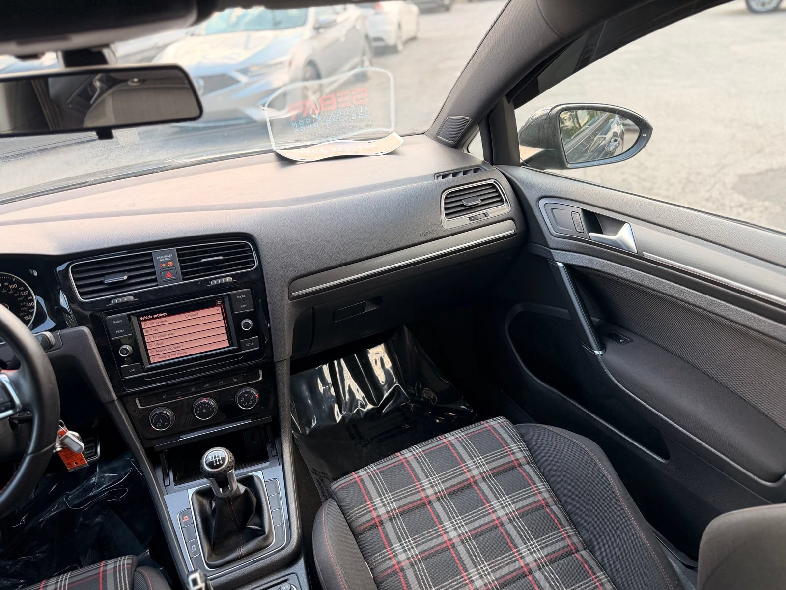 Used 2018 Volkswagen GTI SE FWD image 27