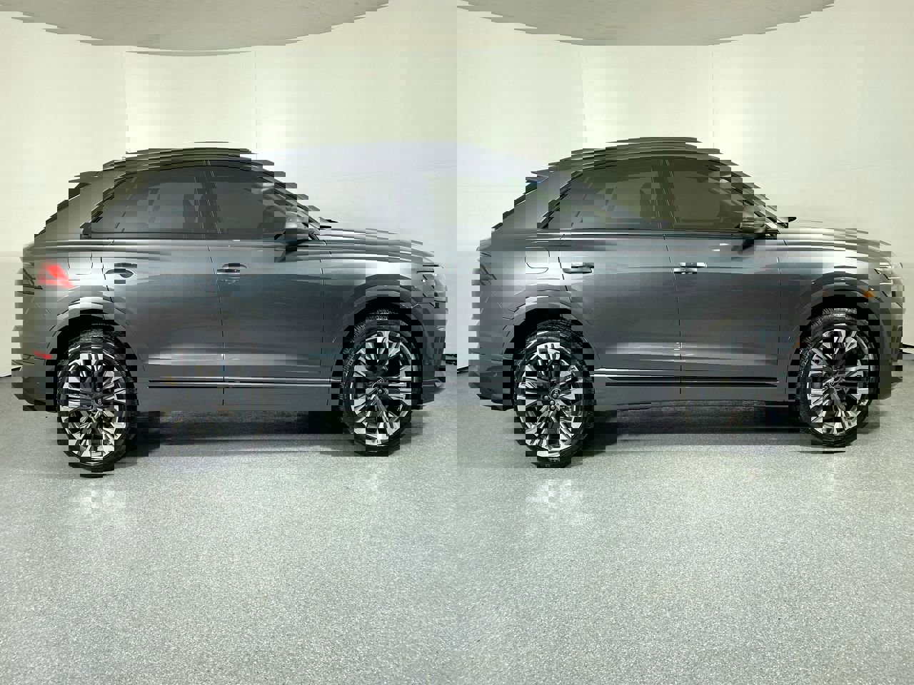 Used 2025 Audi Q8 Premium Plus w/ Premium Plus Package image 38