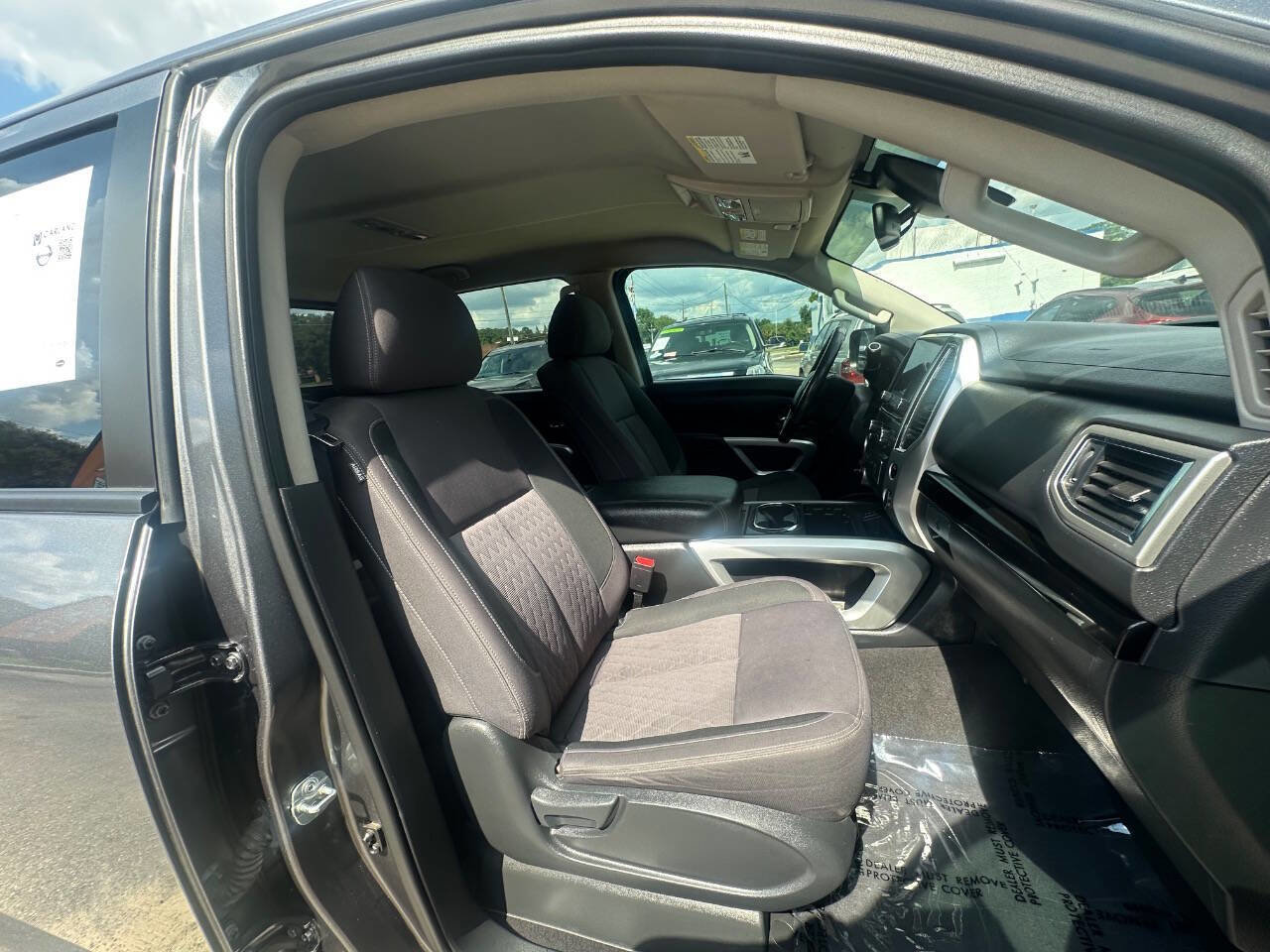 Used 2021 Nissan Titan SV w/ SV Convenience Package image 23