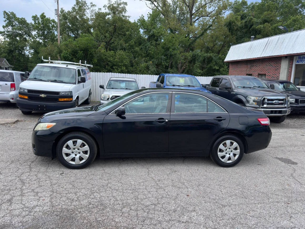 Used 2011 Toyota Camry LE FWD image 5