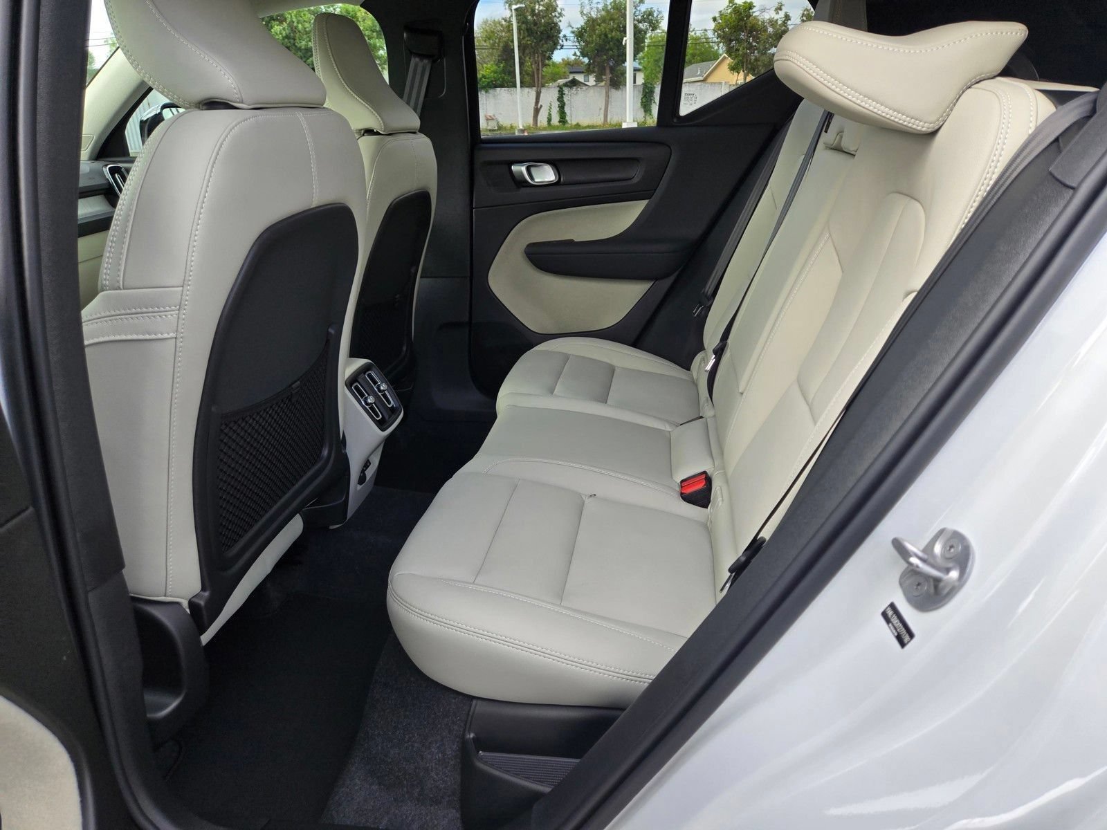 New 2026 Volvo XC40 B5 Plus w/ Protection Package Premier AWD/4WD image 11