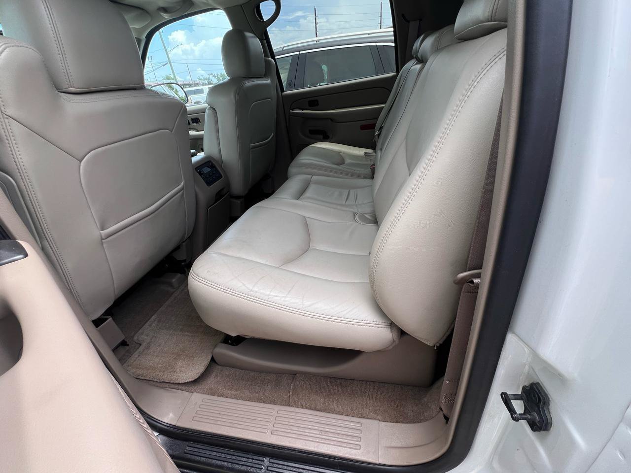 Used 2004 GMC Yukon XL SLT w/ Preferred Equipment Group RWD image 19
