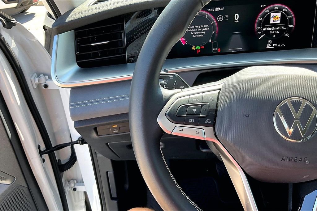 Certified 2025 Volkswagen Tiguan SE image 24