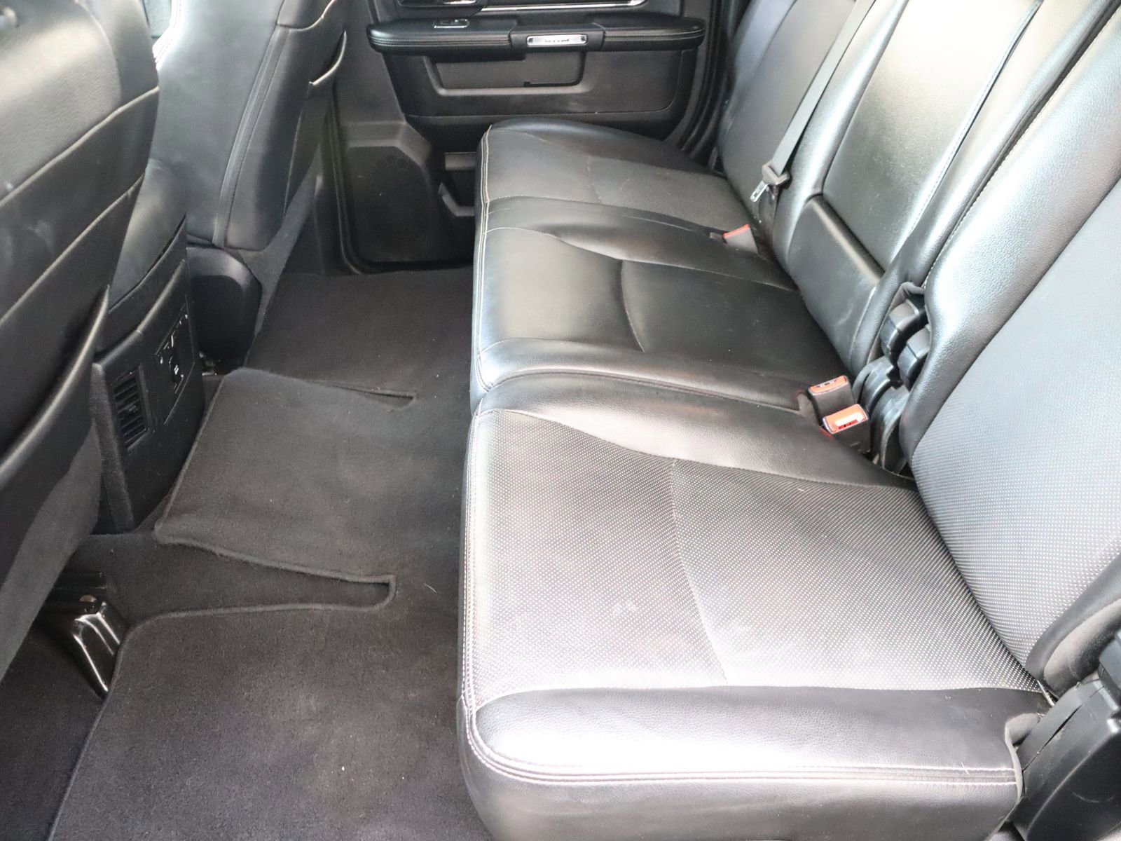 Used 2014 RAM 2500 Laramie w/ Cold Weather Group image 49