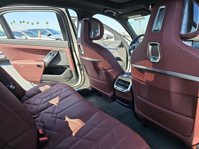 New 2026 BMW 750e xDrive image 11