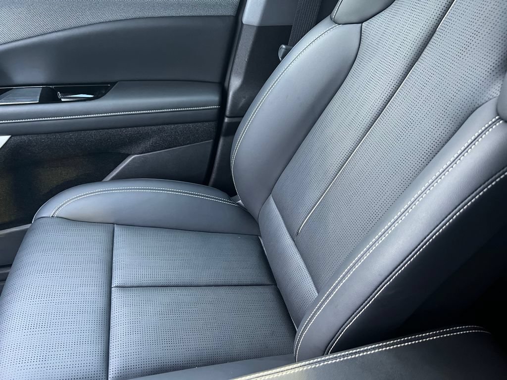 Certified 2025 Cadillac Optiq Sport 2 w/ LPO, Floor Liner Package AWD/4WD image 34