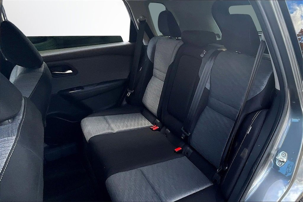 Used 2023 Nissan Rogue SV image 22