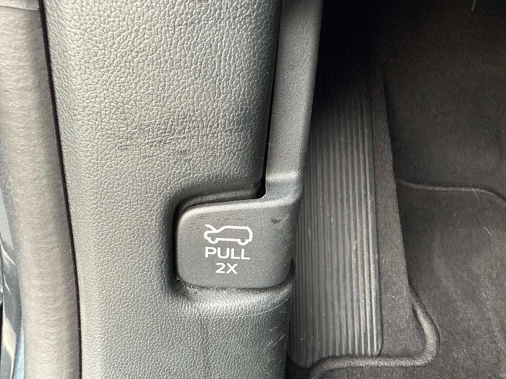 Used 2022 Ford Explorer Limited w/ Limited Technology Package image 29