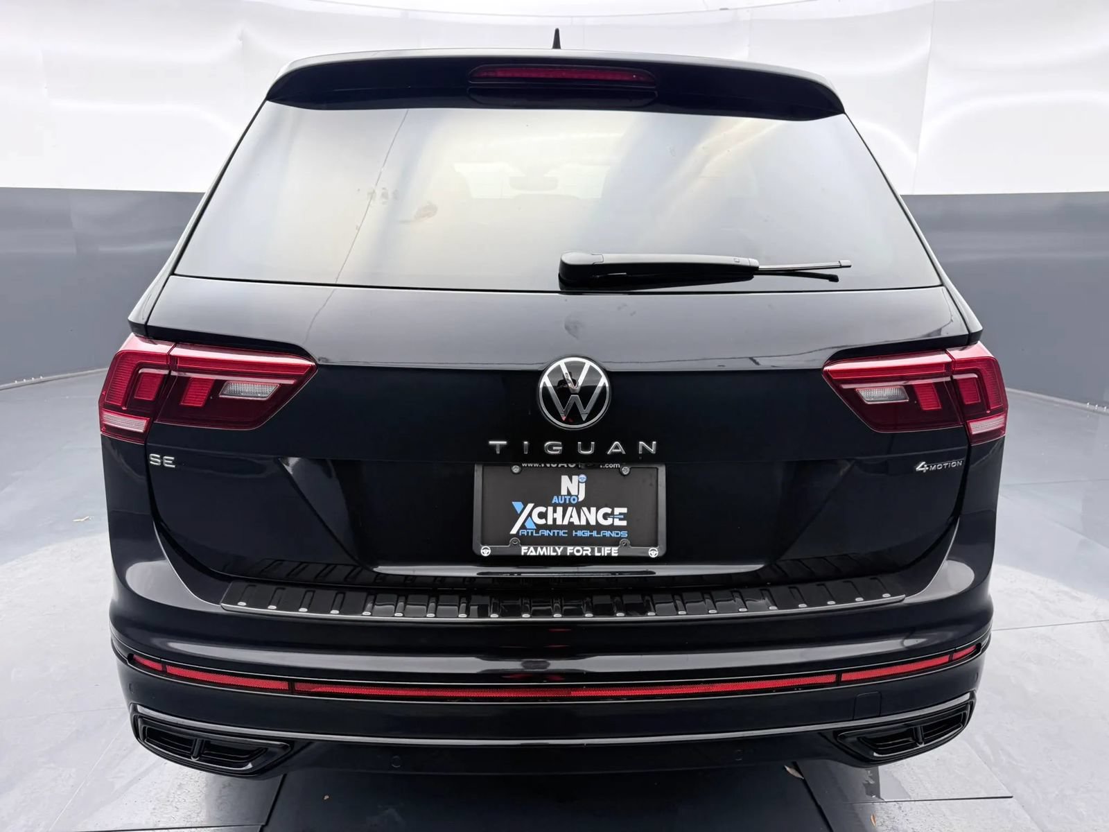 Used 2023 Volkswagen Tiguan SE R-Line AWD/4WD image 6