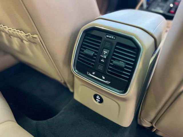 Used 2023 Porsche Macan Base image 38