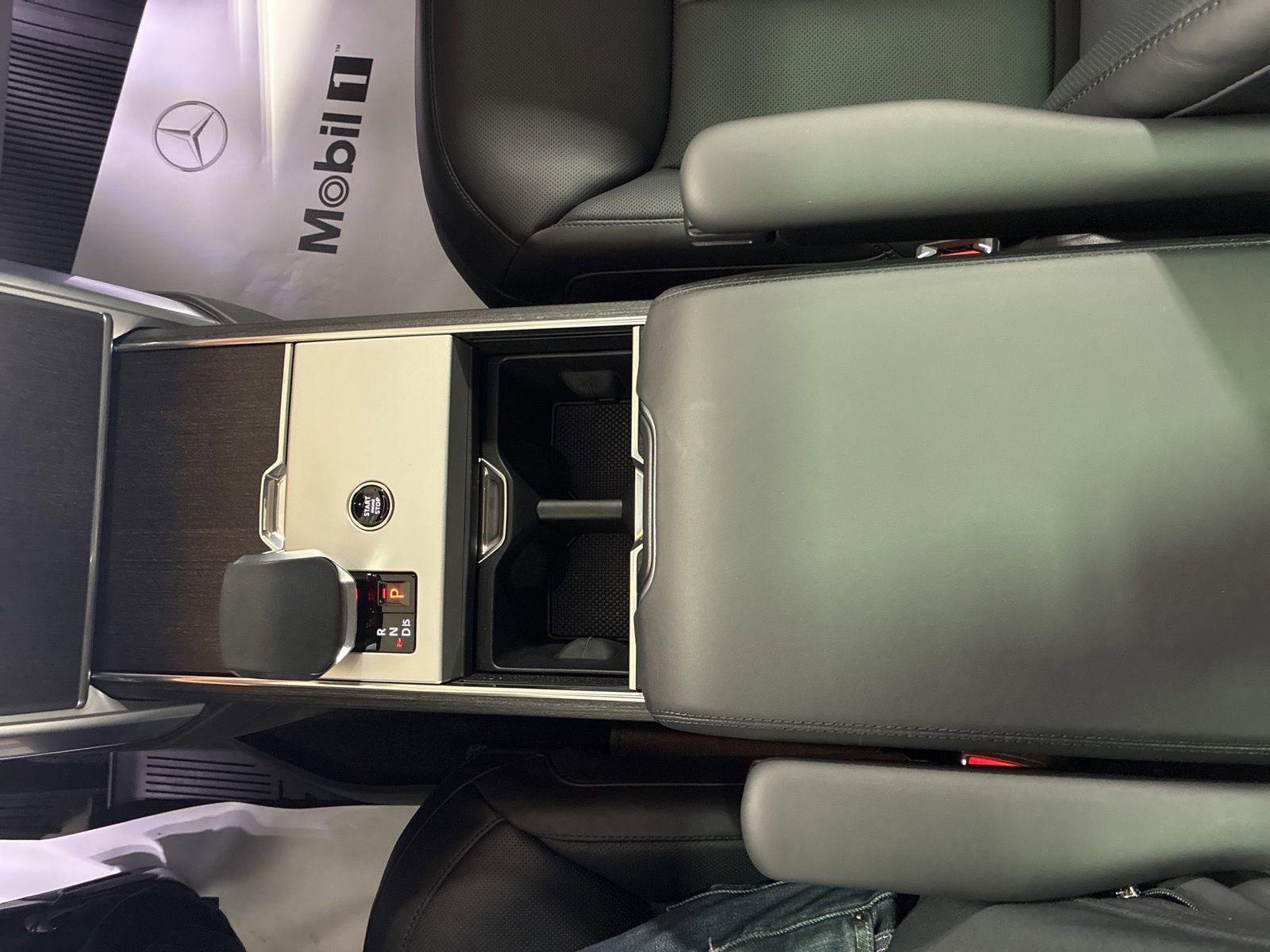 Used 2025 Land Rover Range Rover SE image 26