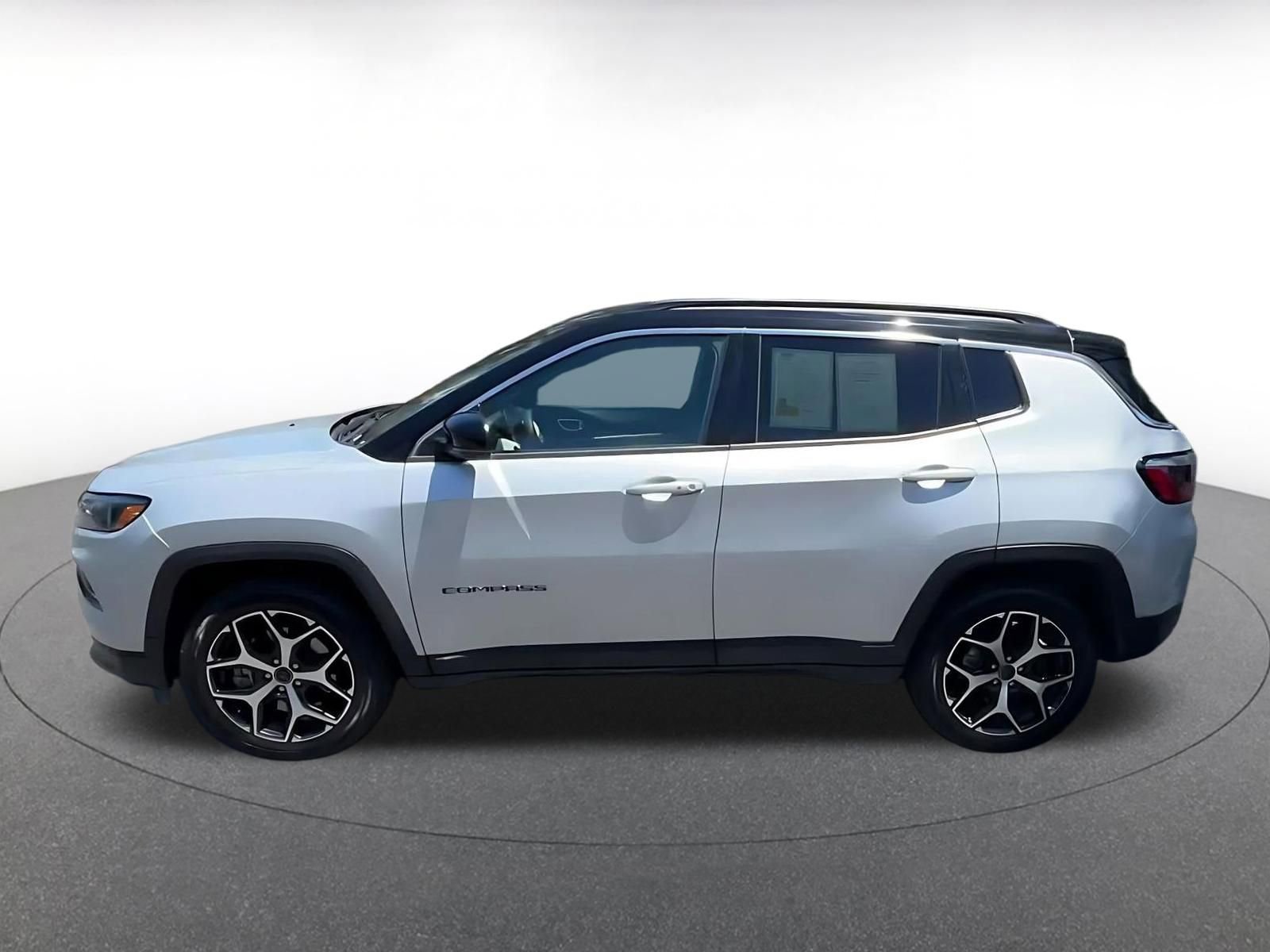 Used 2025 Jeep Compass Limited AWD/4WD image 9