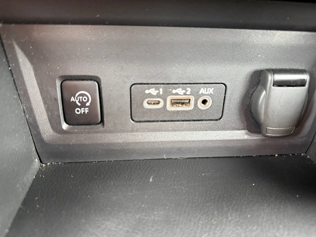 Used 2025 Nissan Sentra SV FWD image 33