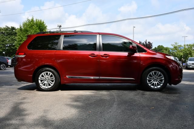 Used 2013 Toyota Sienna XLE FWD image 8