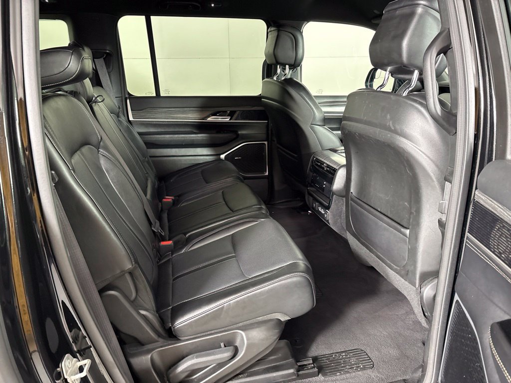 Used 2024 Jeep Wagoneer L Series II RWD image 20