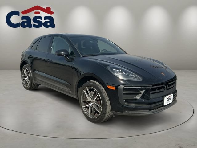 Used 2025 Porsche Macan AWD/4WD image 8