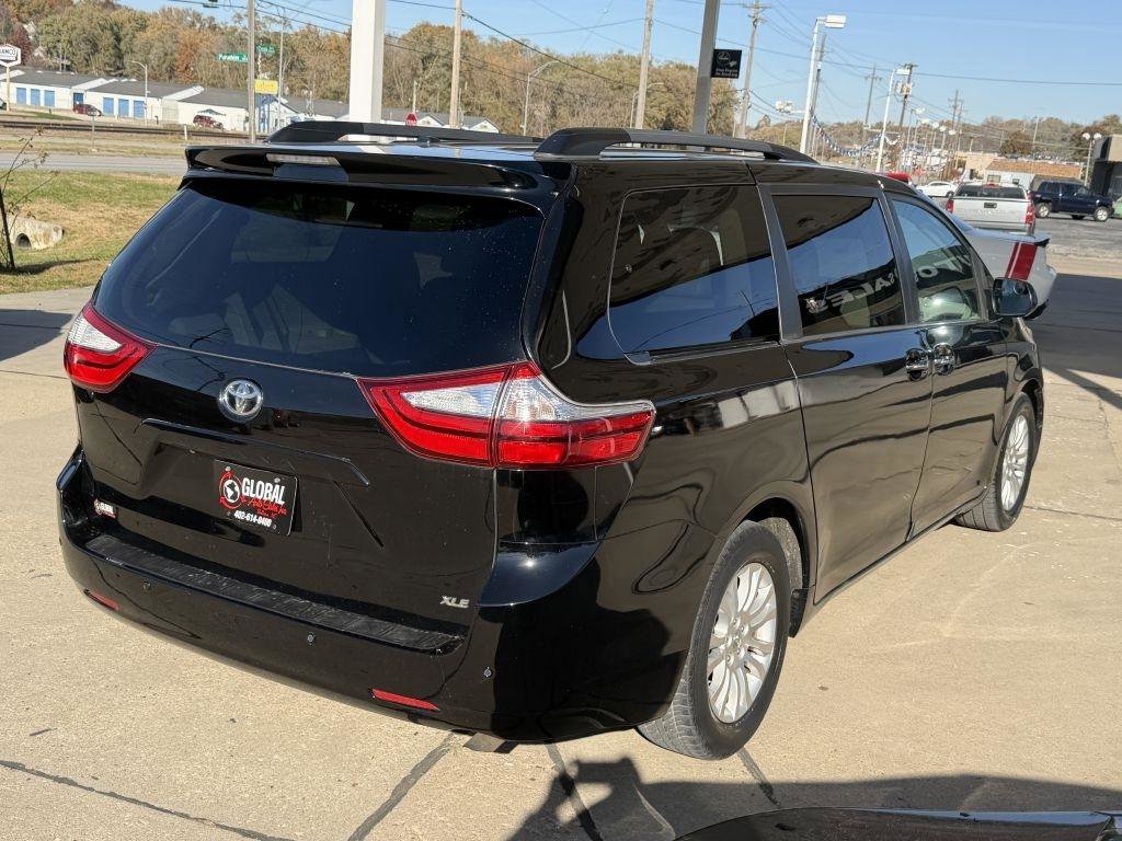 Used 2015 Toyota Sienna XLE w/ XLE Navigation Package FWD image 7