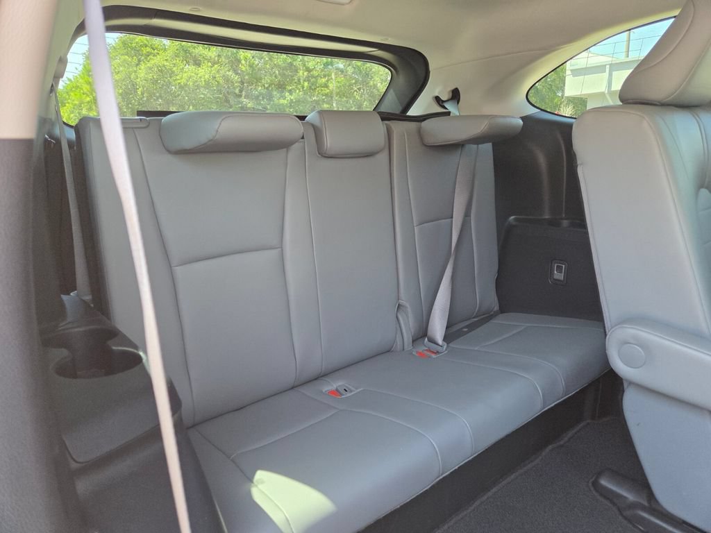 Used 2024 Toyota Highlander XLE FWD image 19