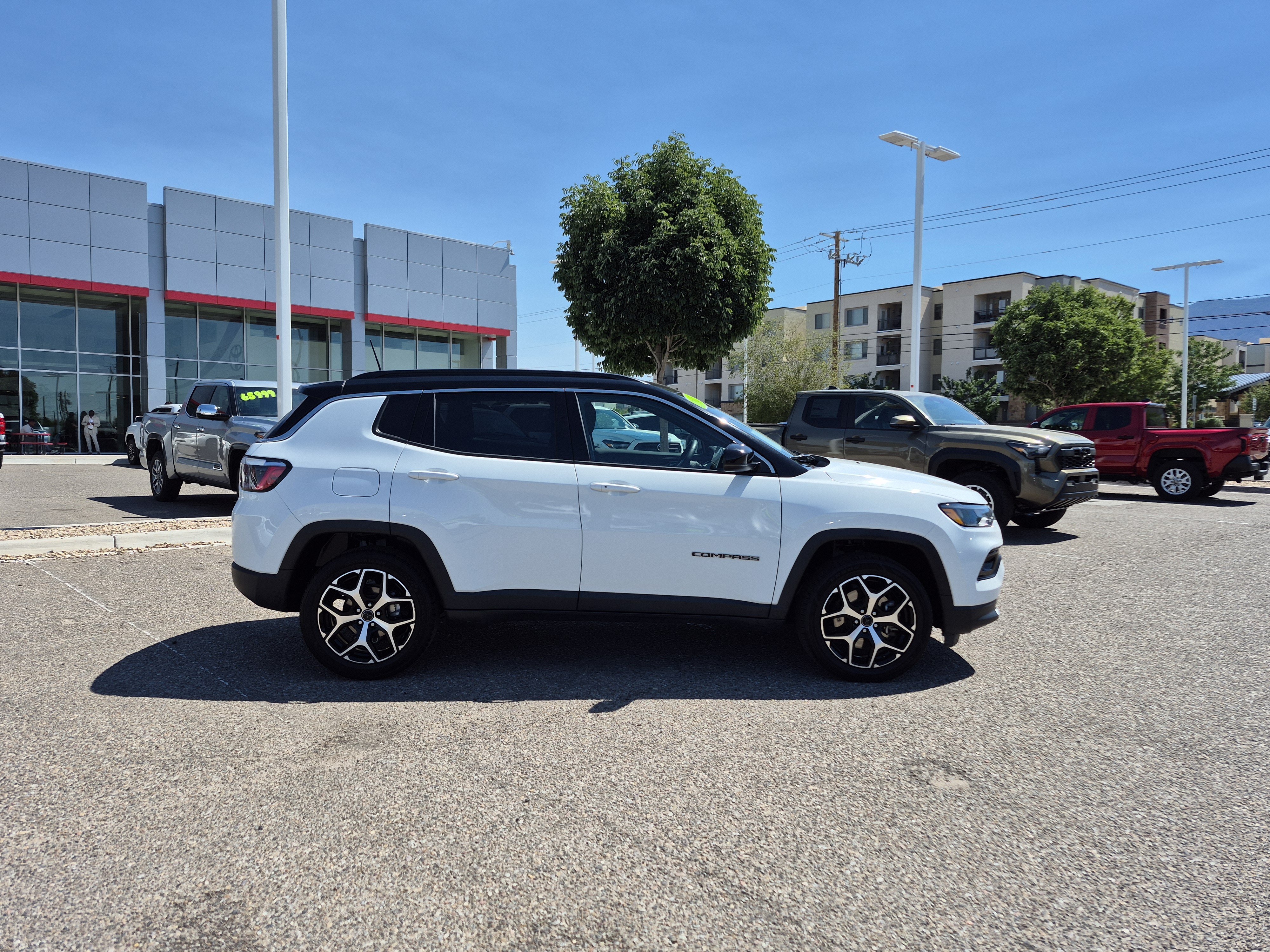 Used 2025 Jeep Compass Limited AWD/4WD image 6