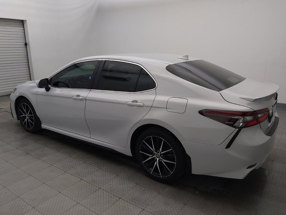 Used 2024 Toyota Camry SE image 3