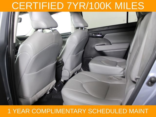 Used 2022 Toyota Highlander XLE FWD image 12