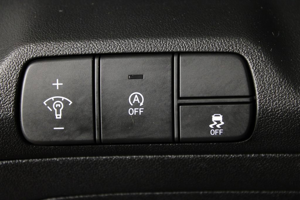 Certified 2025 Hyundai Elantra SE image 22