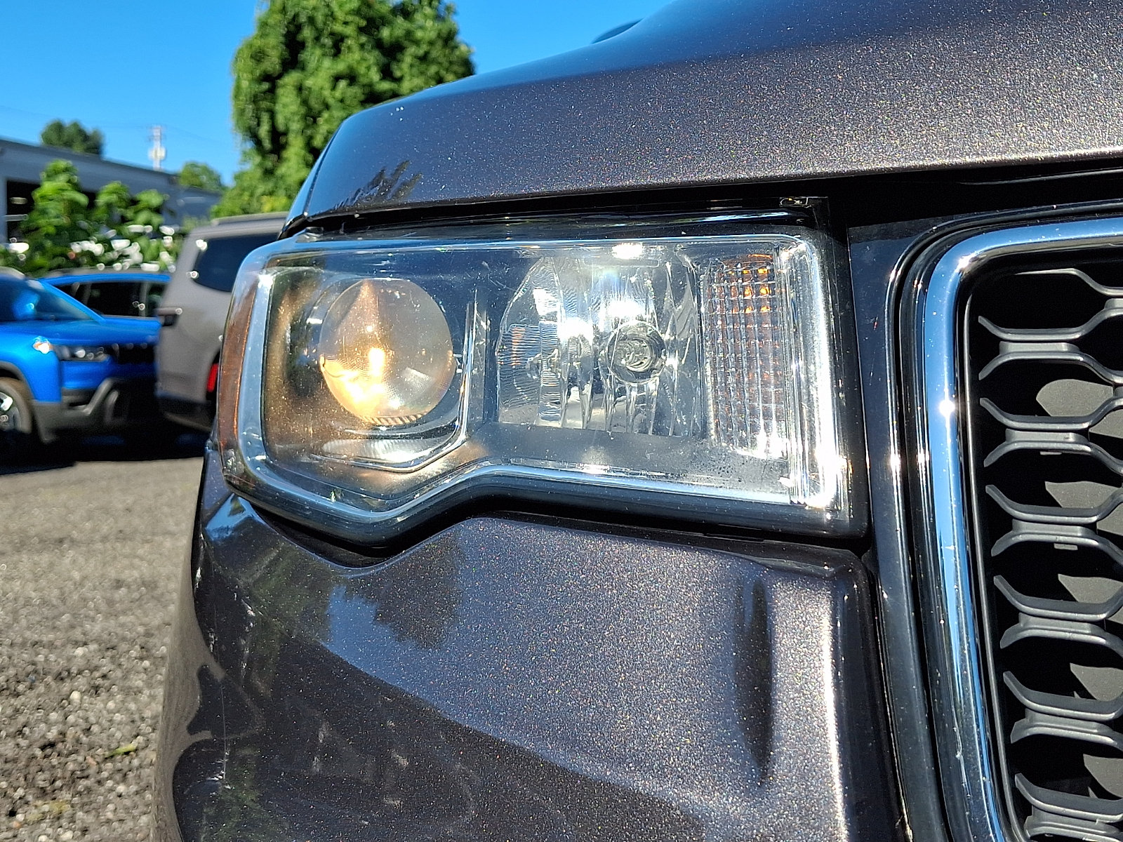 Used 2017 Jeep Grand Cherokee Limited AWD/4WD image 9
