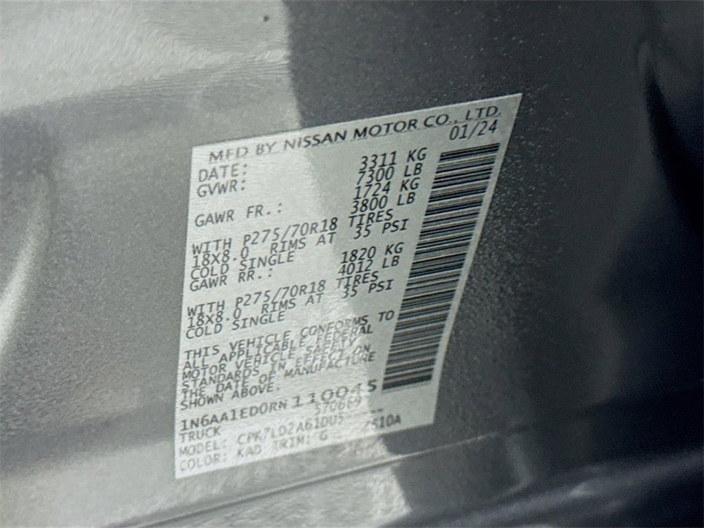 Used 2024 Nissan Titan PRO-4X image 35