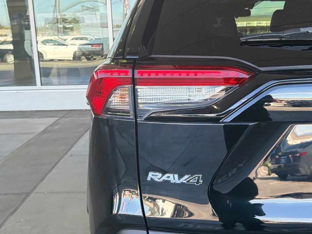 Certified 2022 Toyota RAV4 XLE Premium AWD/4WD image 10