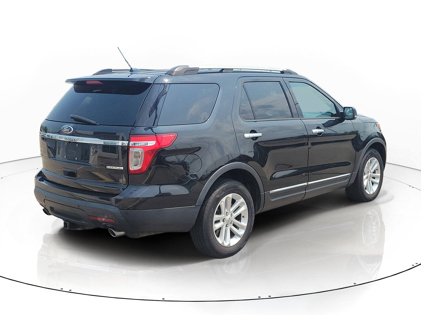 Used 2014 Ford Explorer XLT w/ Equipment Group 202A FWD image 3