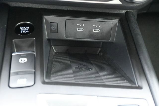Used 2025 Nissan Kicks SV AWD/4WD image 29