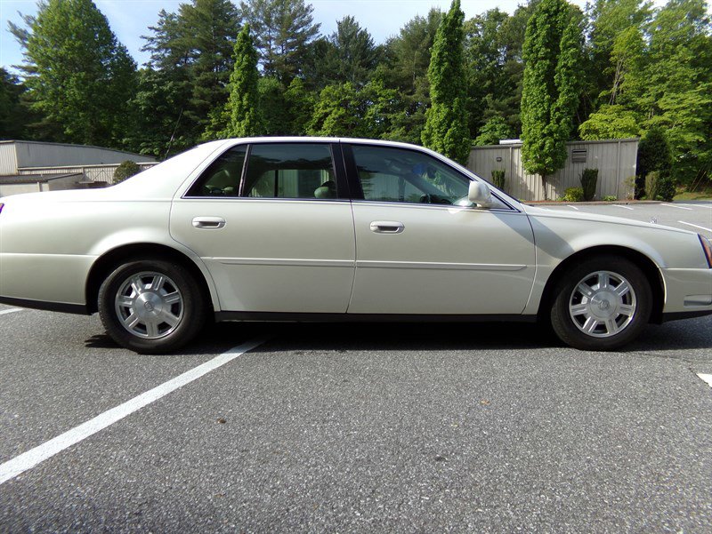 Used 2003 Cadillac De Ville Sedan w/ Comfort & Convenience Package image 8