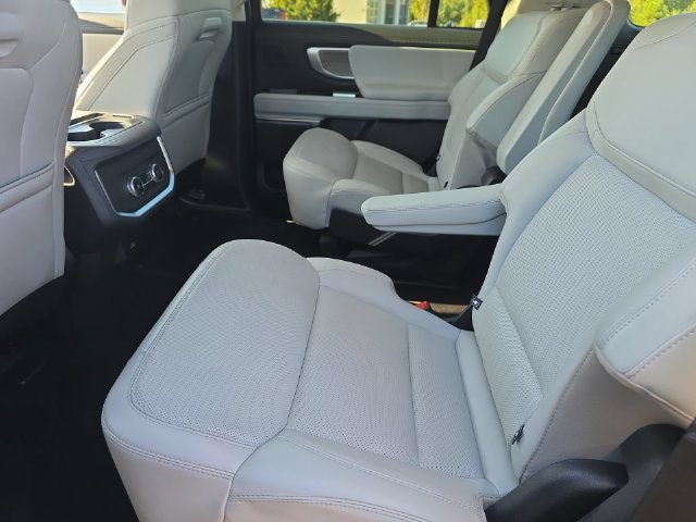 Used 2025 Ford Expedition Platinum w/ Driver's Package AWD/4WD image 16