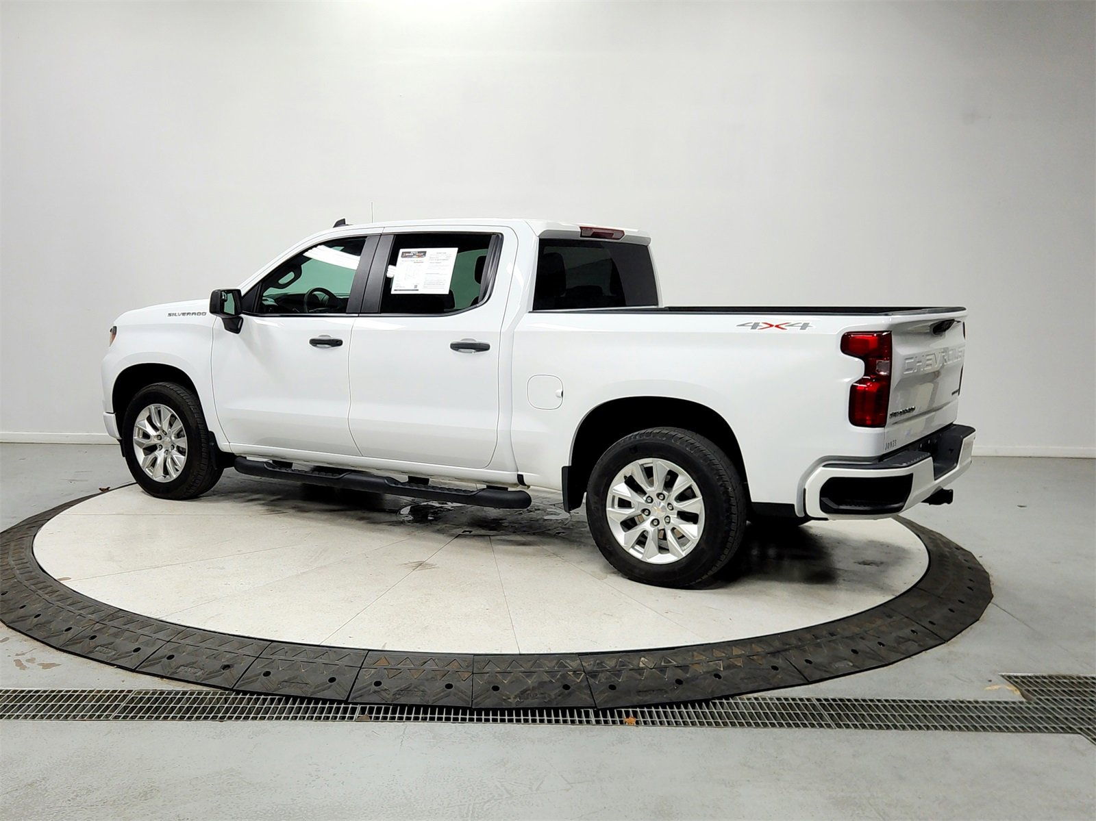 Used 2024 Chevrolet Silverado 1500 Custom image 5