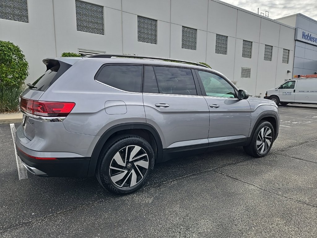 Used 2025 Volkswagen Atlas SE AWD/4WD image 8