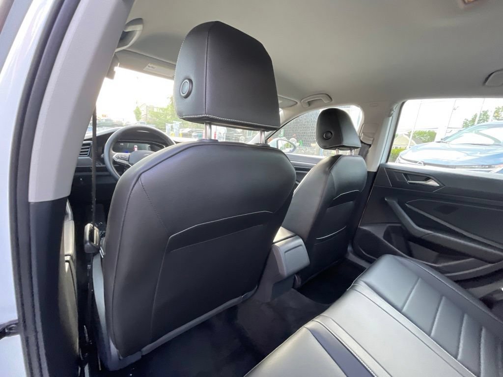 Used 2023 Volkswagen Jetta SE FWD image 12