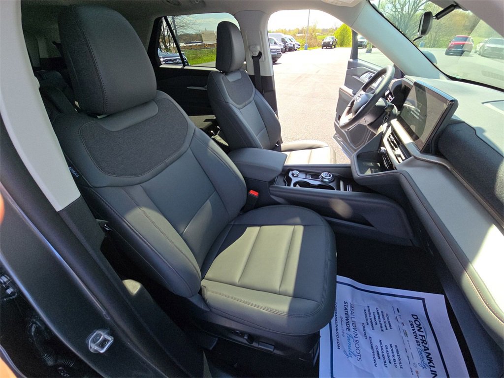 Used 2025 Ford Explorer Active w/ Active Comfort Package image 31