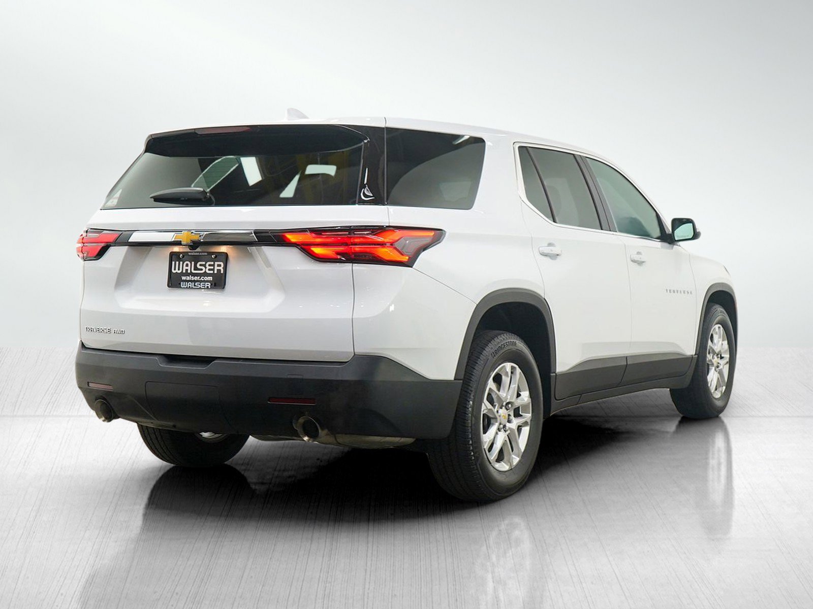 Used 2023 Chevrolet Traverse LS w/ Safety Package image 5