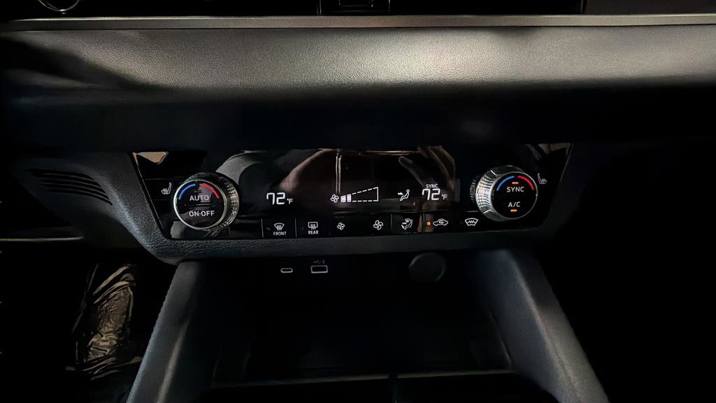 Used 2023 Mitsubishi Outlander SE Black Edition image 30