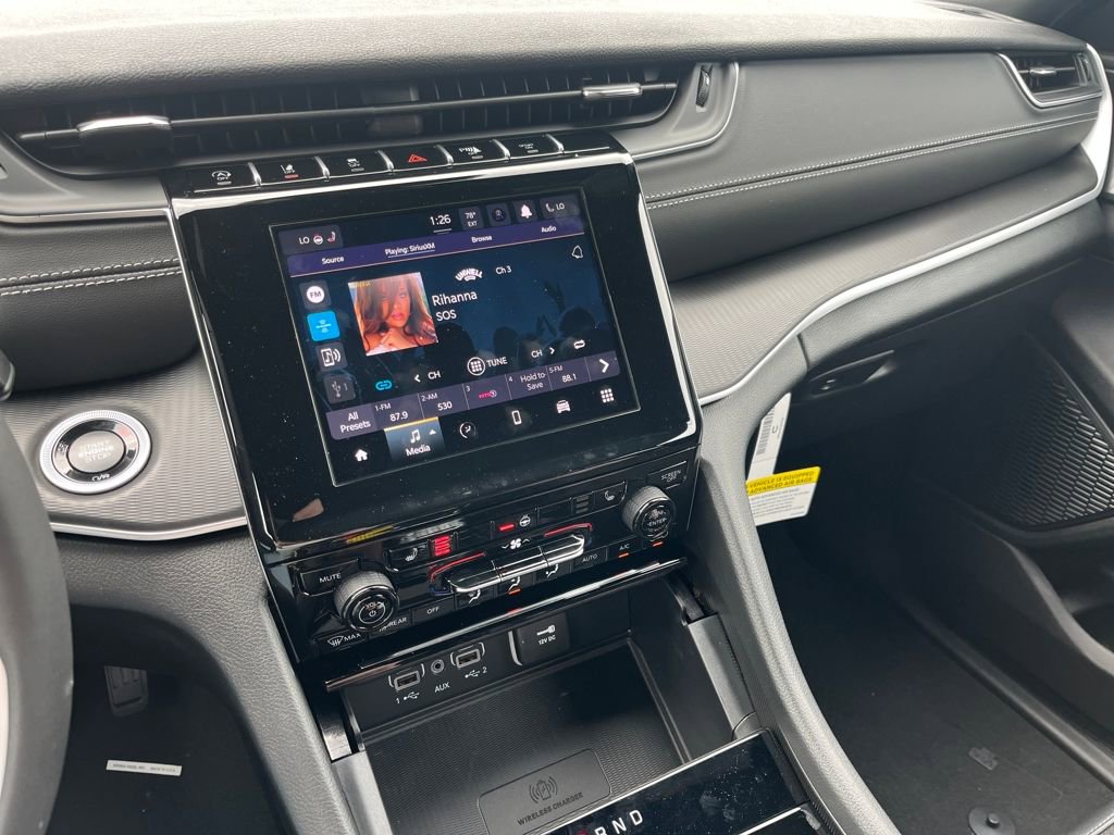 New 2025 Jeep Grand Cherokee 4WD image 3