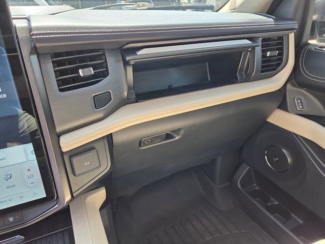 Used 2023 Ford Expedition Platinum image 28