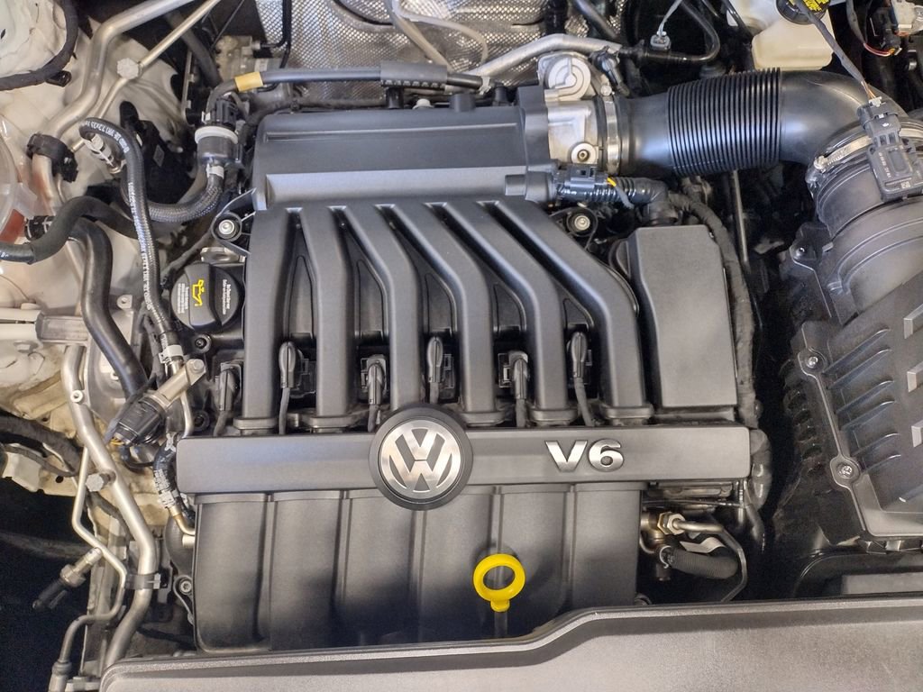 Certified 2022 Volkswagen Atlas Cross Sport SE w/ Panoramic Sunroof Package image 8