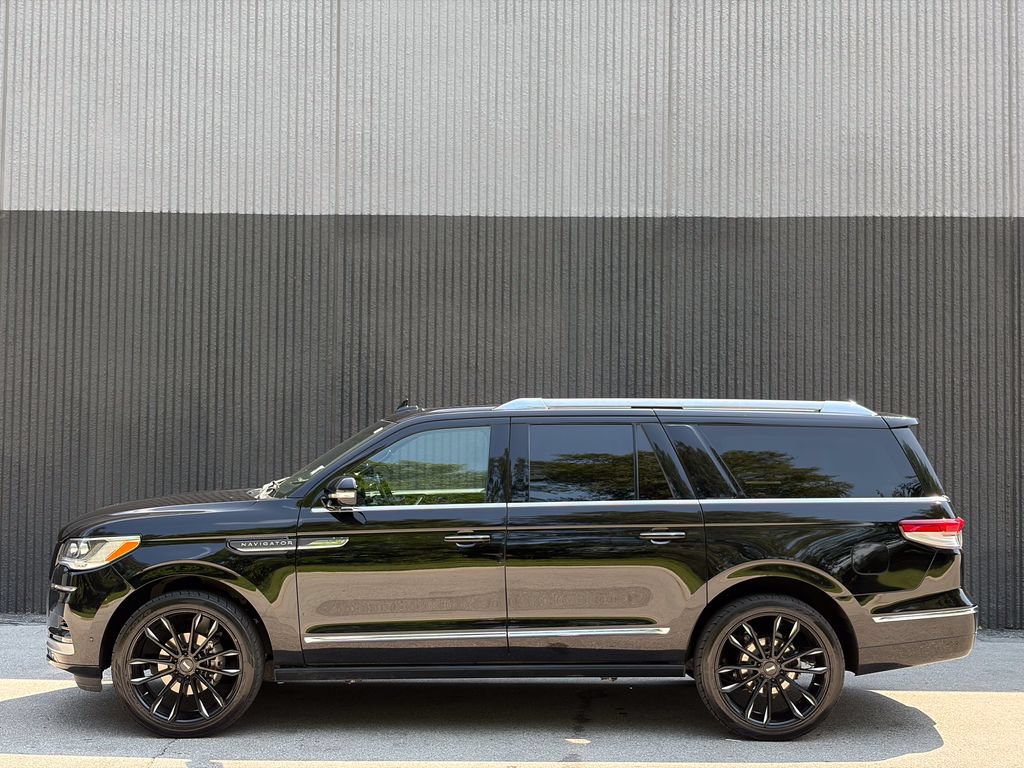 Certified 2022 Lincoln Navigator L Reserve AWD/4WD image 4