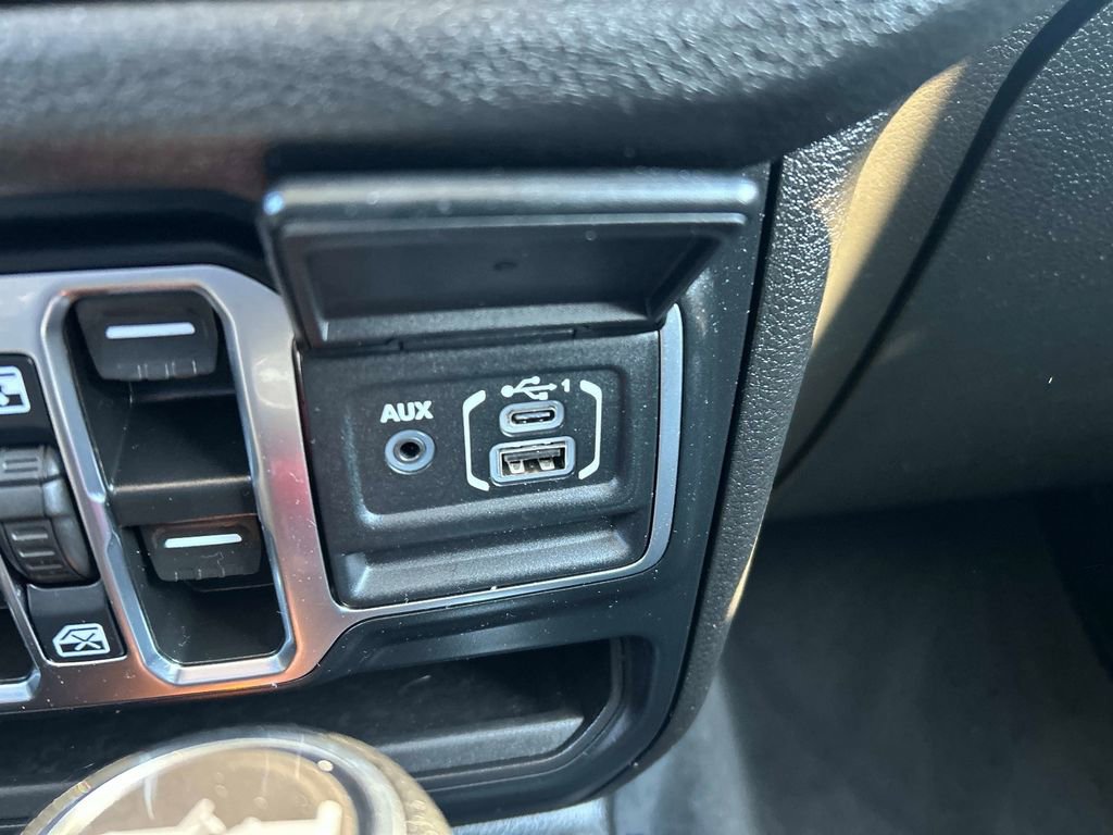 Used 2024 Jeep Wrangler Unlimited w/ Convenience Group image 32