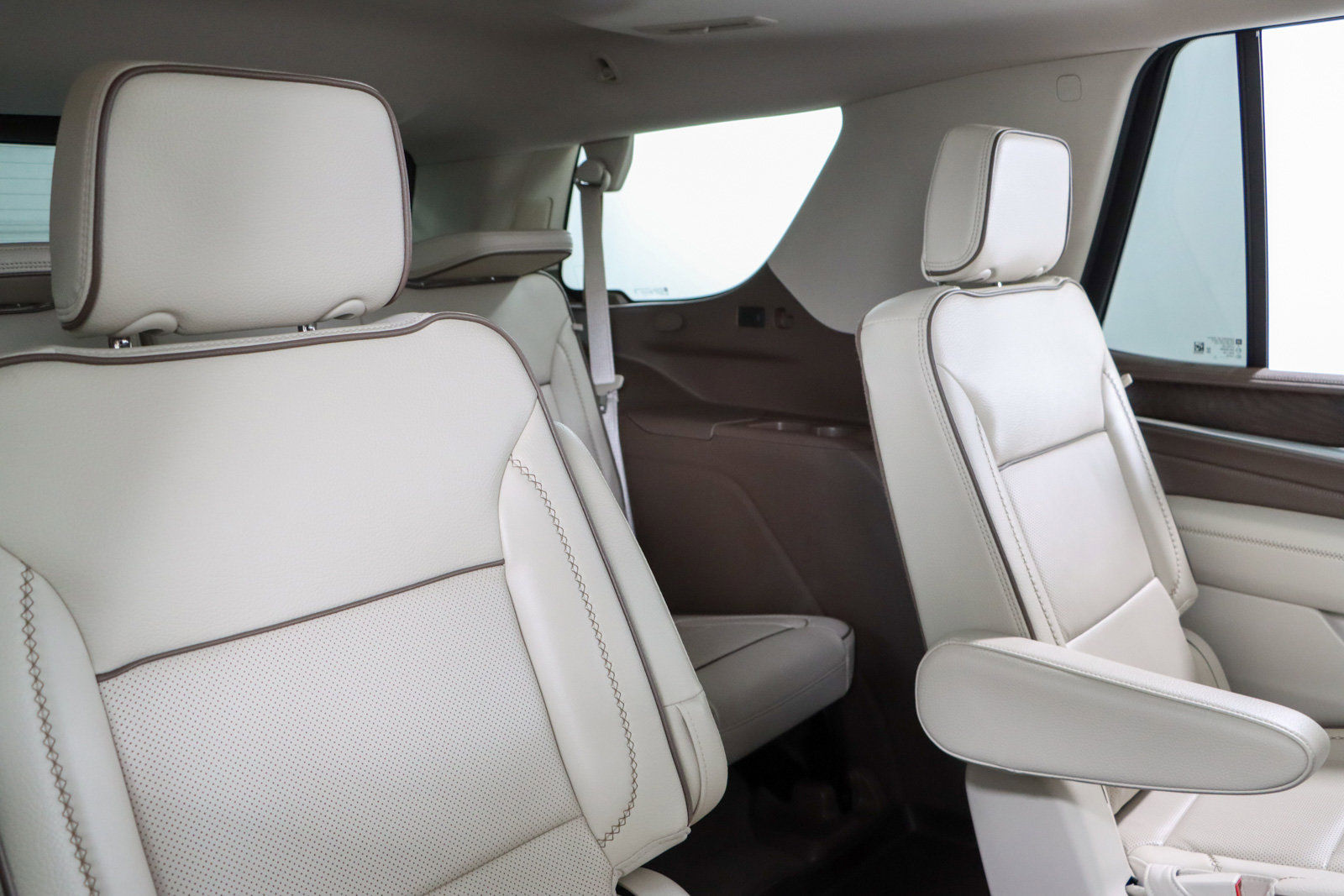 Used 2024 GMC Yukon Denali w/ Advanced Technology Package AWD/4WD image 34