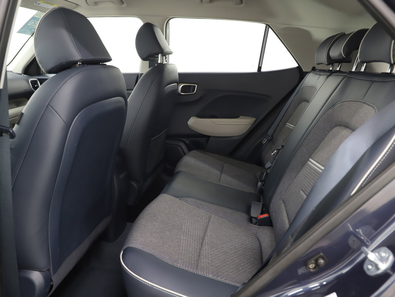 Certified 2023 Hyundai Venue Limited w/ Cargo Package image 14